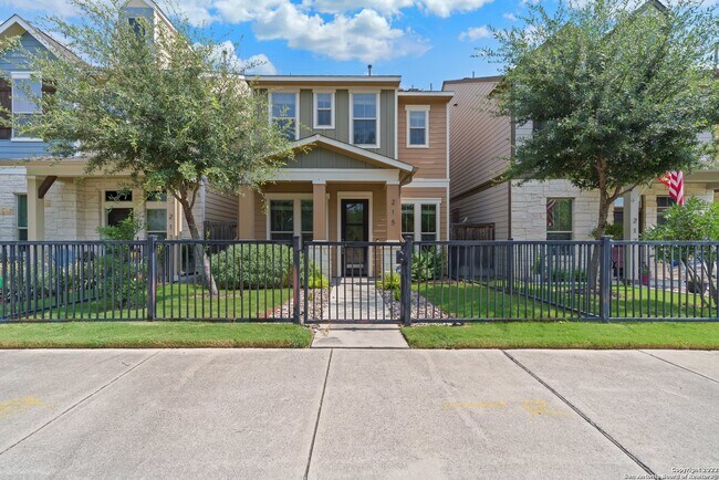 Primary Photo - 215 E Courtland Pl