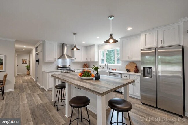 Building Photo - 307 Larkspur Rd