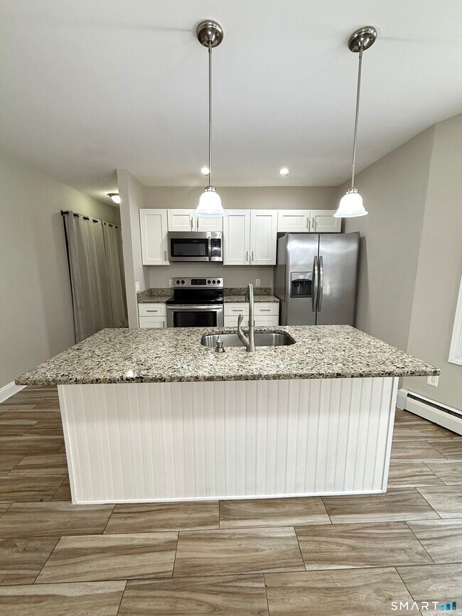 Building Photo - 145 Smith St