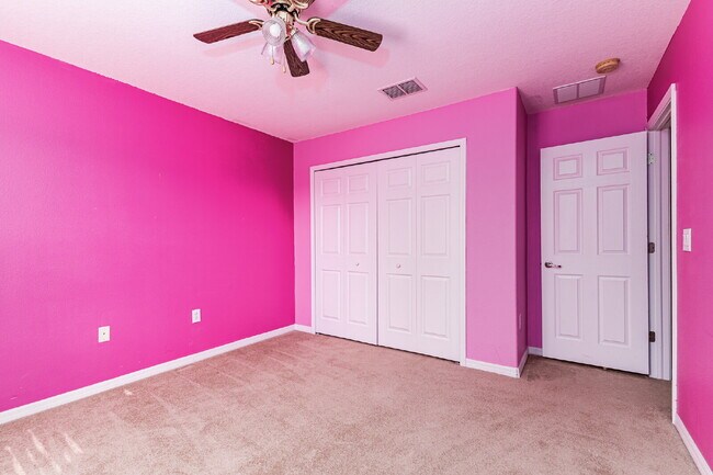 Building Photo - Beautiful 5 Bedroom Two-Story Home for Rent