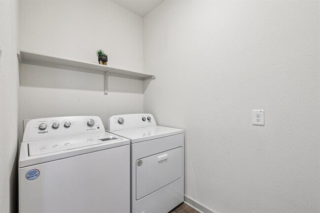 Building Photo - 523 Millbrook Blvd