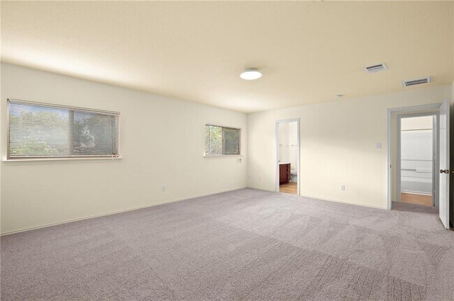 Building Photo - 2204 Cottontail Dr