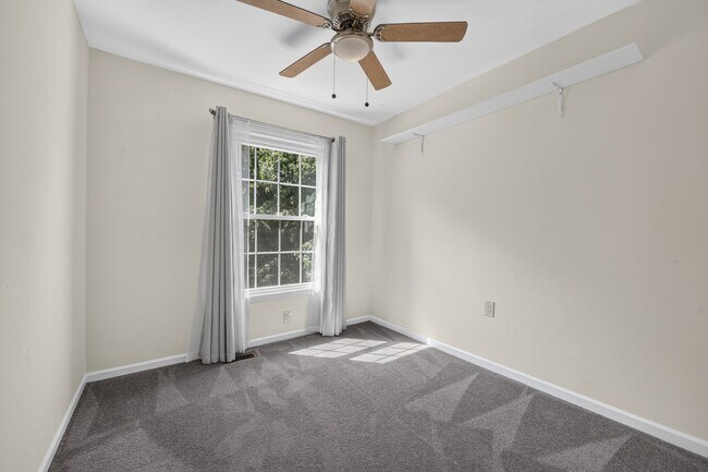 Building Photo - 5619 Ridge View Dr