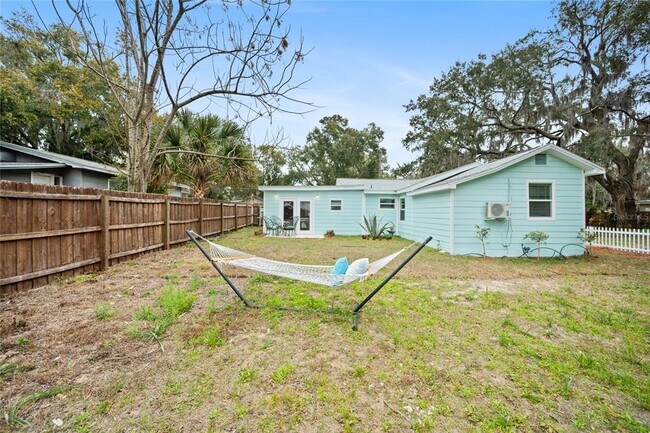 Building Photo - 245 S Rhodes St