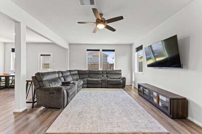 Building Photo - 5343 Marisol Cv Dr