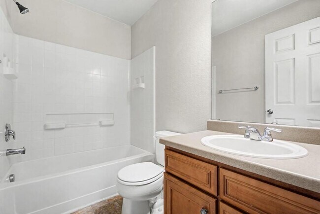 Building Photo - 3907 Heatherwood Cir