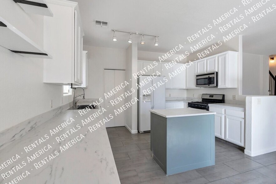 Building Photo - 6352 E Butte Stone Dr