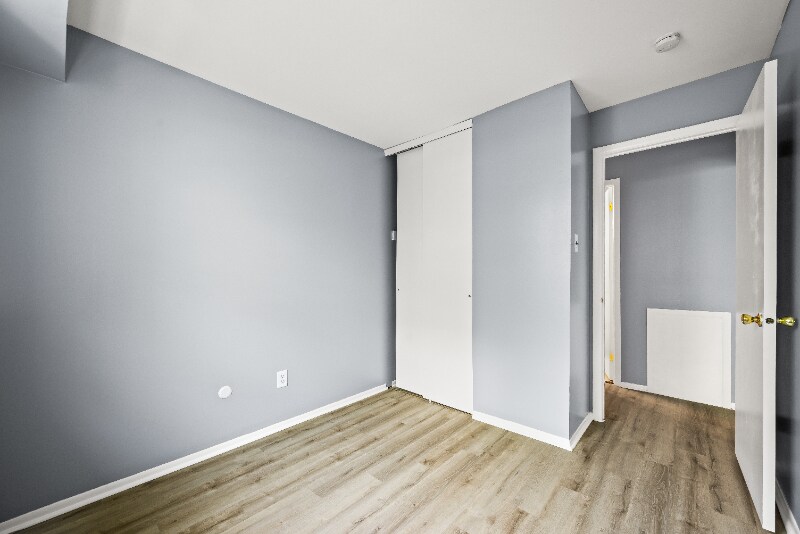 Building Photo - 1419 Valley Dr