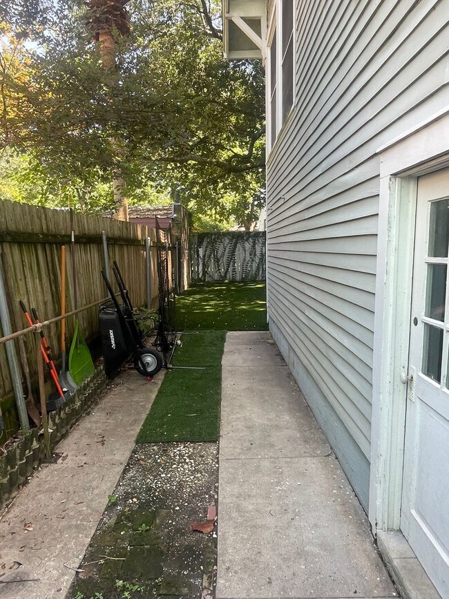 Building Photo - Gorgeous 3BD/2BA Single Family Home in Mid...