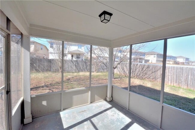 Building Photo - 1520 Darjeeling Dr