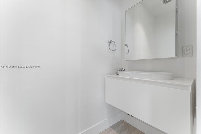 Building Photo - 1352 SW 22nd St