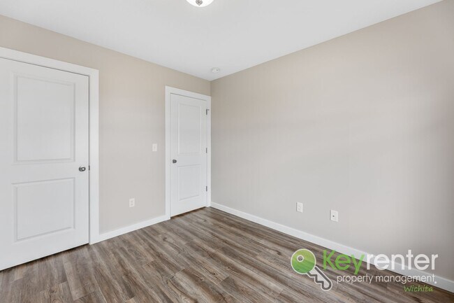 Building Photo - E 69th Ct N Duplex