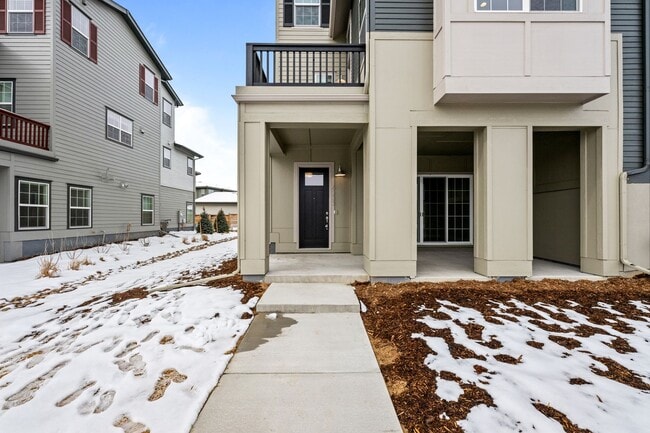 Building Photo - Spacious Family Home in Quiet Neighborhood