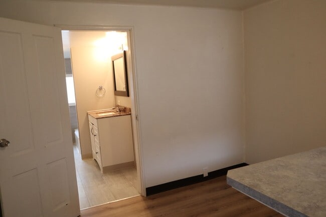 Building Photo - r401ALL