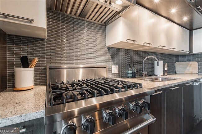 Building Photo - 1820 Peachtree St NW