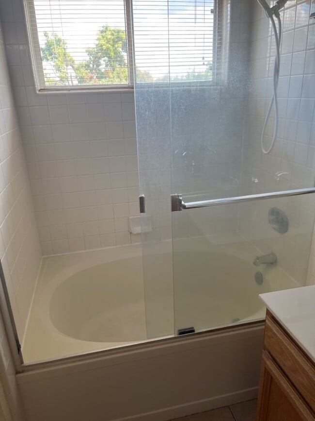 Building Photo - Great 4 bedroom East Davis home with large backyard