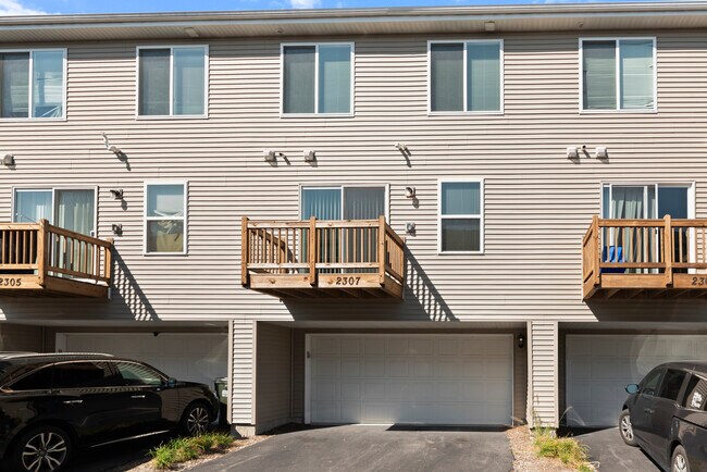 Building Photo - 2307 Upland Rd