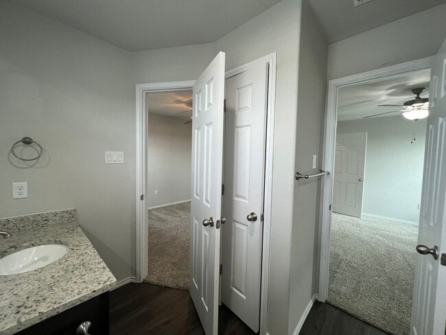 Building Photo - Luxury 3/2 Townhouse in Seguin, Texas