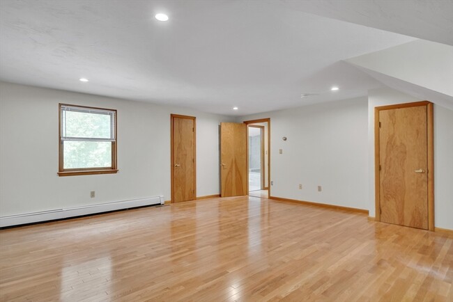 Building Photo - 115 Rowe St