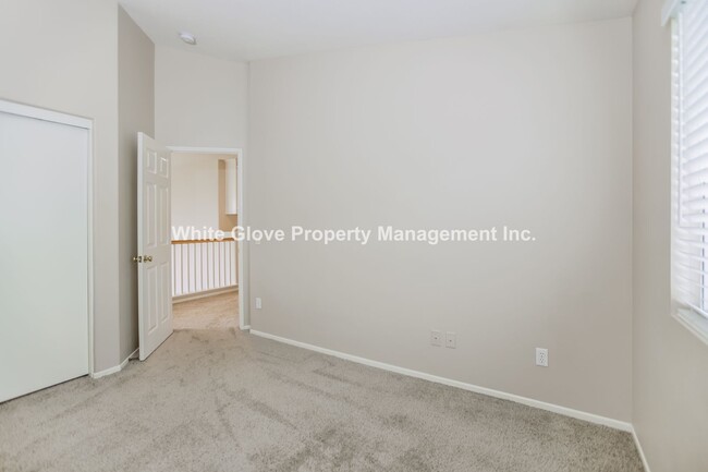 Building Photo - 4 Bedroom in Fullerton's Somerset Gated Co...