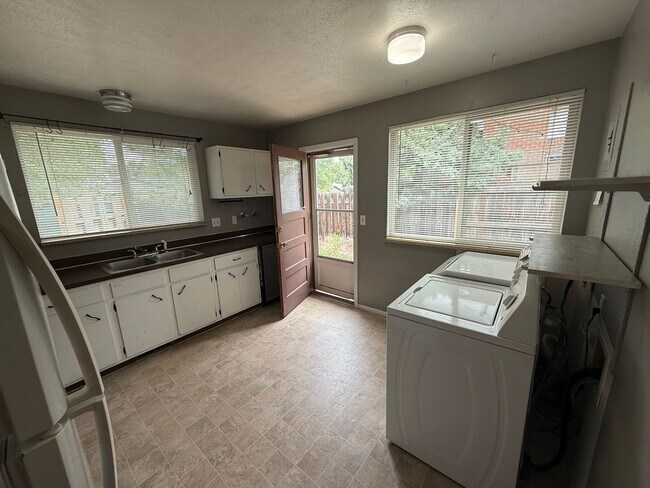 Building Photo - 640 S 40th St