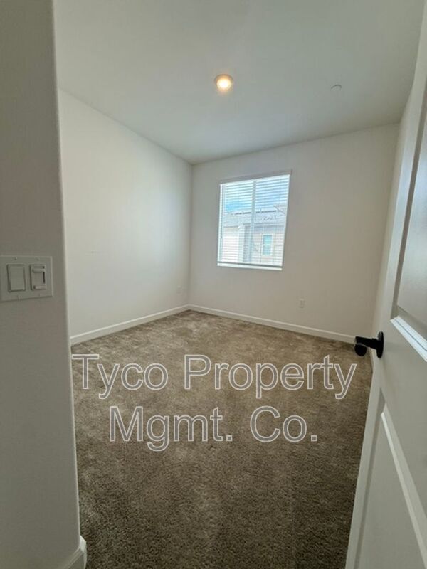 Building Photo - 784 Vada St