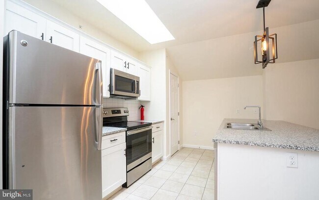 Building Photo - 11 Cranbury Rd