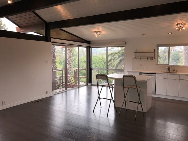 Building Photo - CALL TO BOOK!! Historic & Remodeled 2-Bedr...