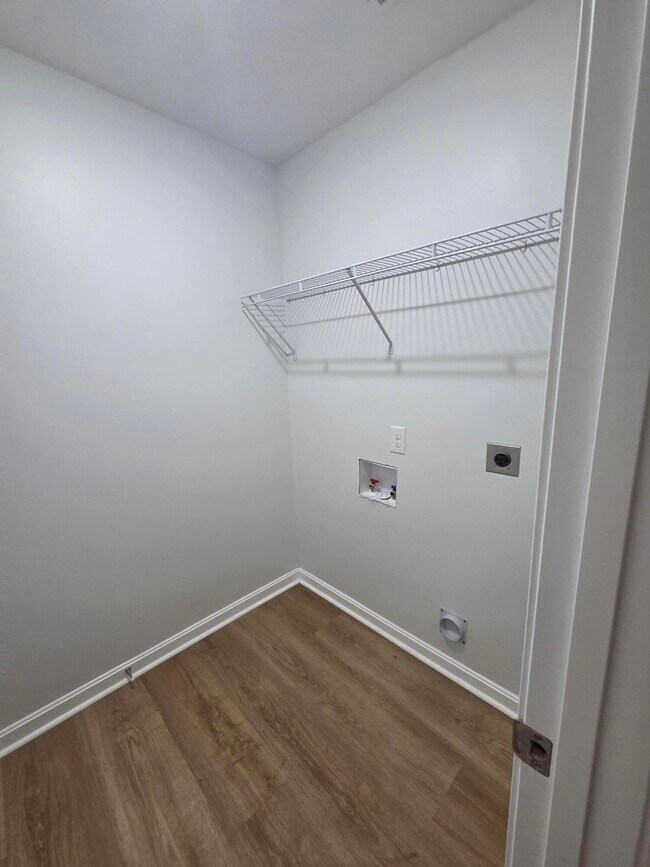 Building Photo - 1352 Canonero Dr