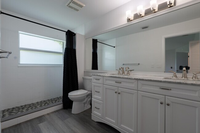 Building Photo - 10651 Buttonwood Lake Dr