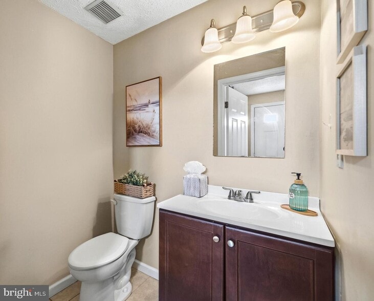 Half Bath - 7037 Hames Ct