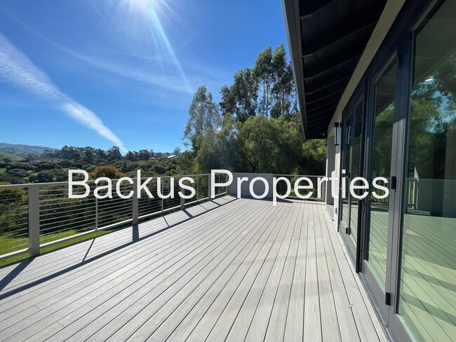 Building Photo - Wonderful three bedroom home with great views