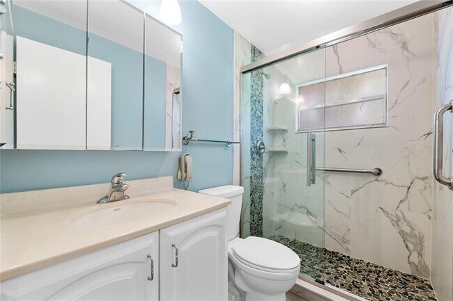 Building Photo - 220 Seville Dr
