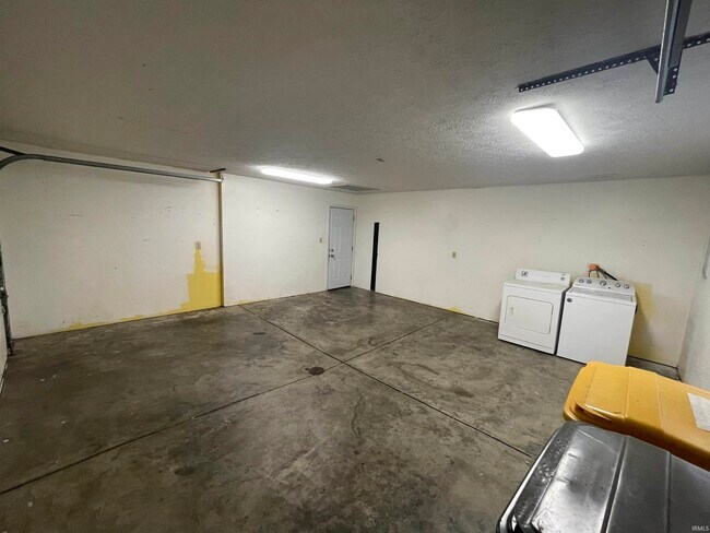 Building Photo - 1608 S Highland Ave