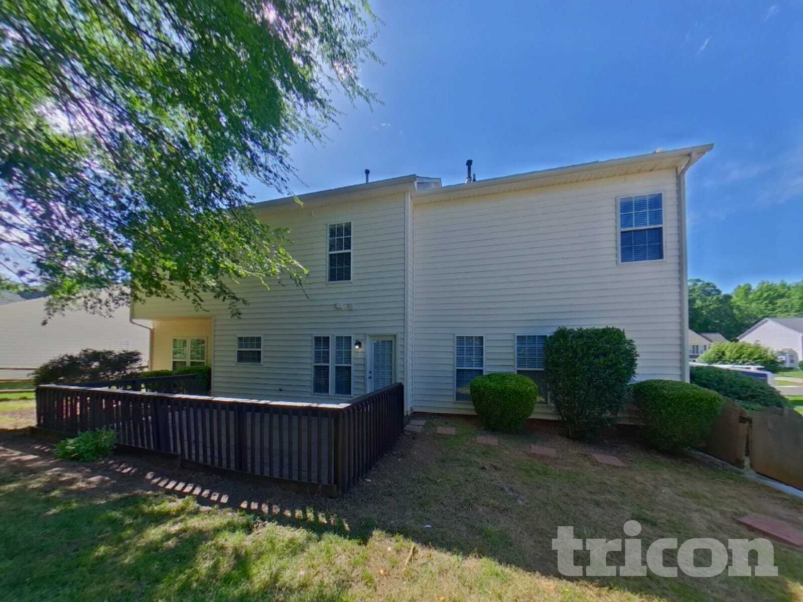 Building Photo - 1002 Hollingdale Ct