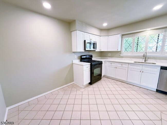 Building Photo - 254 Wildflower Ln