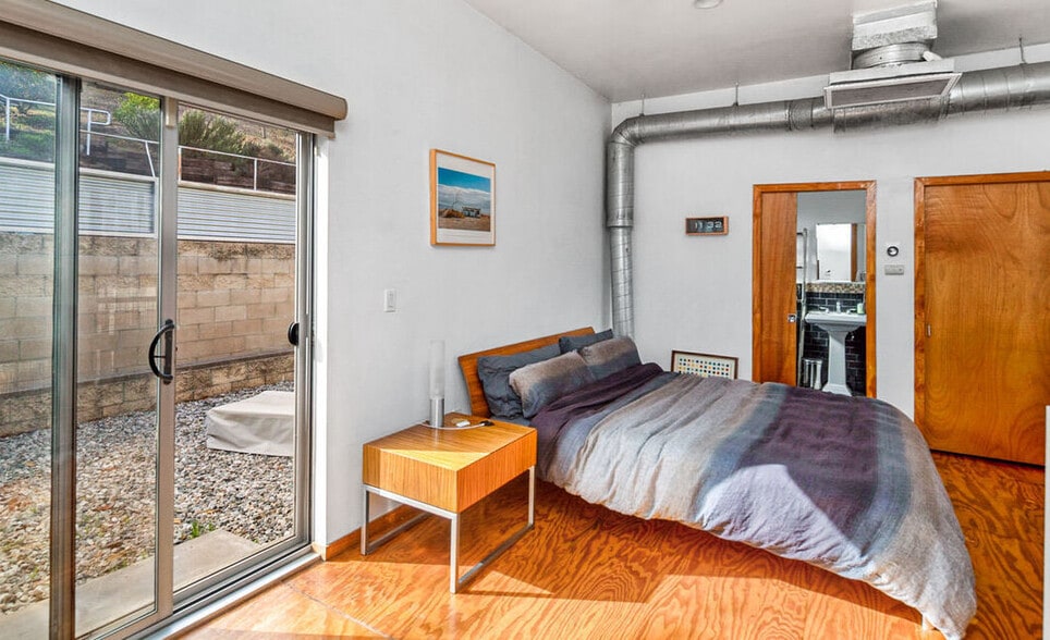 Building Photo - 2448 Riverside Dr