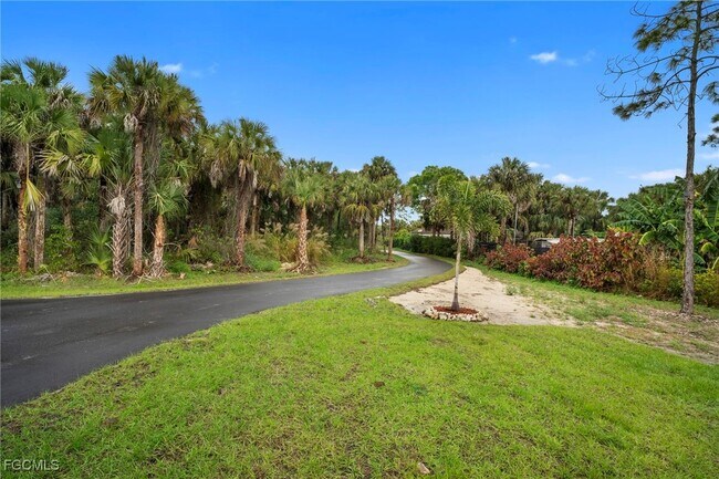 Building Photo - 3244 32nd Ave SE