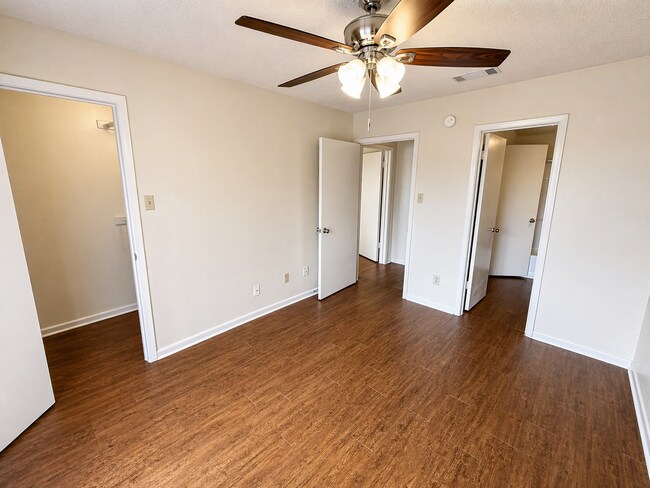 Building Photo - 3002 Chaucer Dr