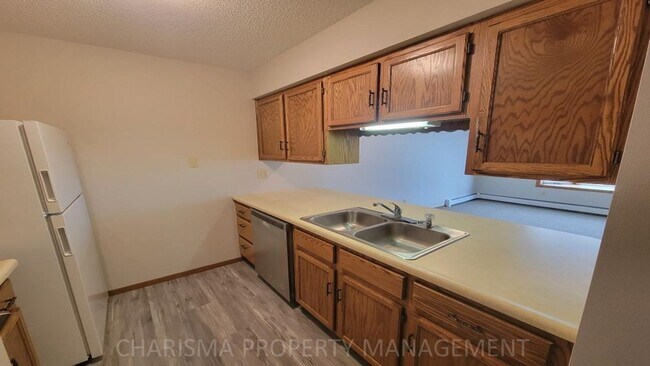 Building Photo - NEWLY UPDATED 1 BD, 1 BA UNITS LOCATED IN ...