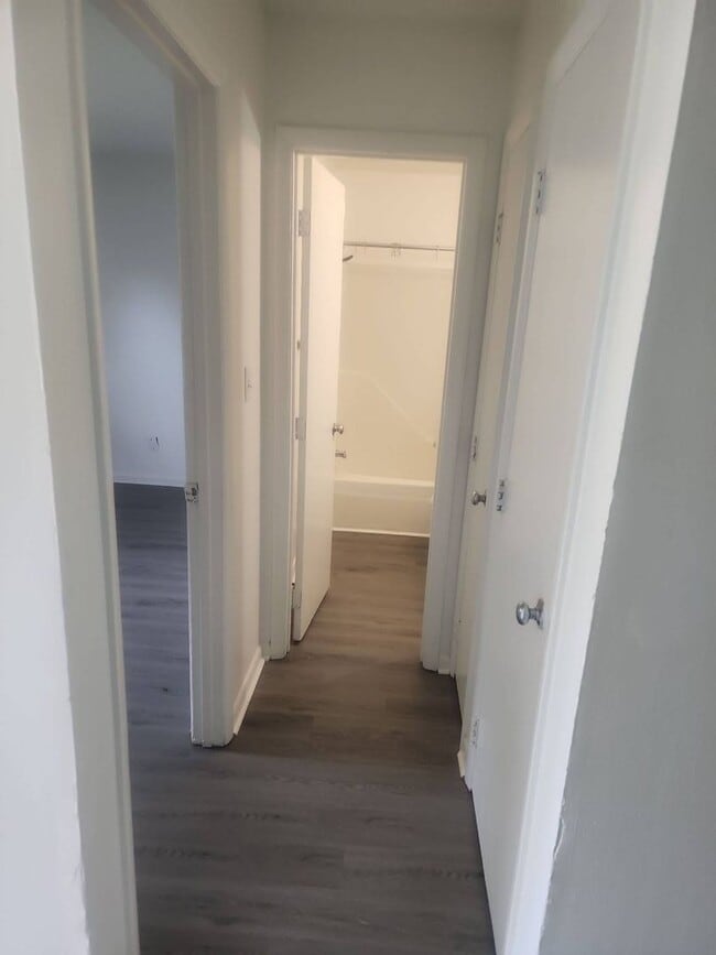 Building Photo - 2 Bedroom 2 Bathroom Duplex
