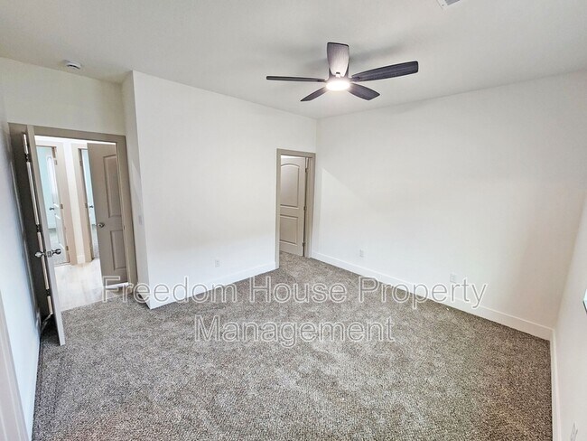 Building Photo - 1340 Arrowhead St