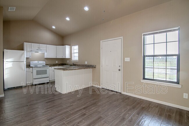 Building Photo - 875 FM 1696