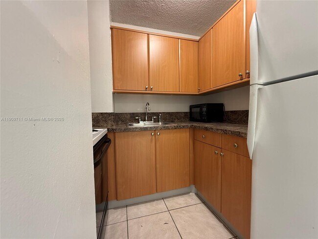 Building Photo - 2920 SW 28th Terrace