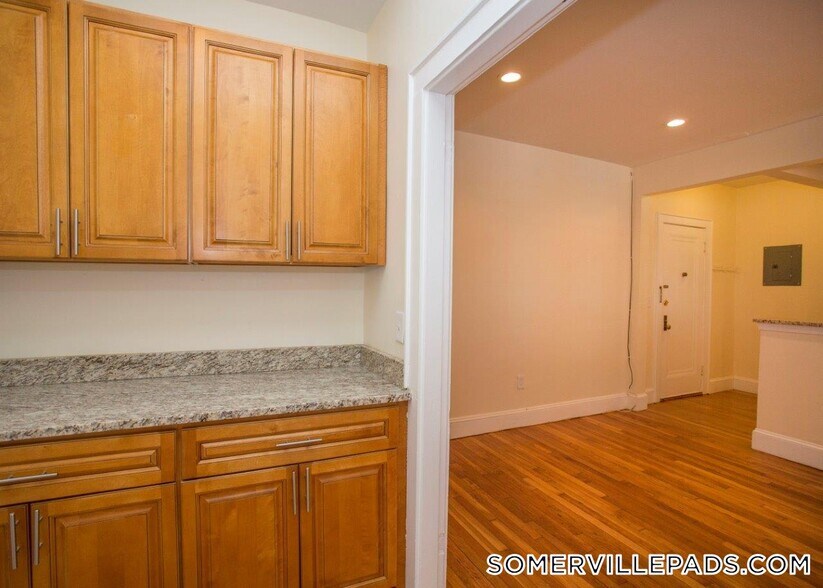 Building Photo - 136 Highland Ave