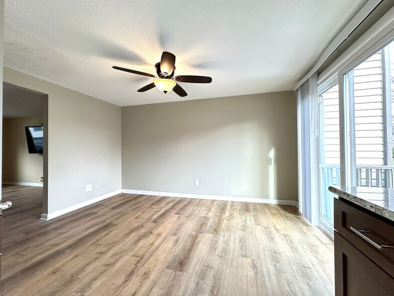 Building Photo - 362 Cameco Cir