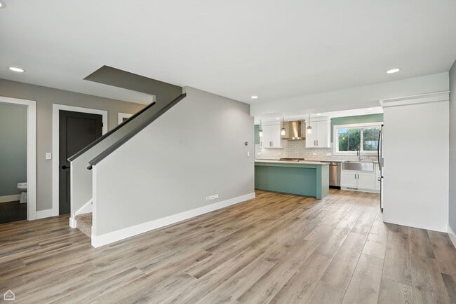 Building Photo - 10167 Bennington Dr