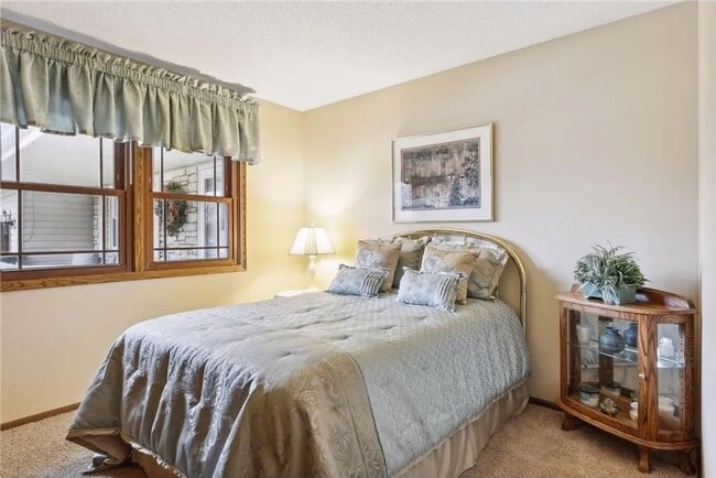 Building Photo - Charming 3-bedroom, 2-bathroom home located in the heart of Woodbury