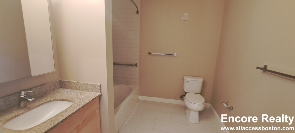 Building Photo - 411 D St