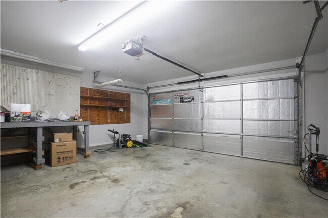 Building Photo - 721 Whitehead Rd
